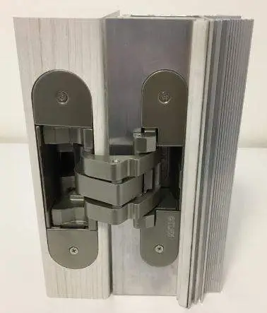 Петля скрытая для компланарных дверей, универсальная, 3D, 130x32/25 мм, 60 кг, цамак и алюминий, с 4 накладками и 4 винтами для крепления накладок, никель матовый