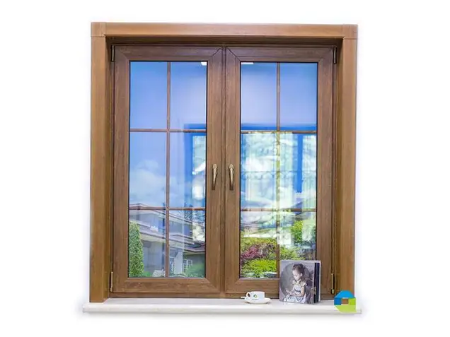 Панель откоса Qunell 600мм орех (Renolit 2178-007) 6,0 м